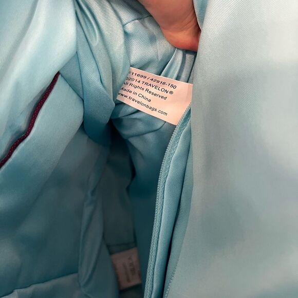 Travelon Anti-theft Quilted Crossbody bag with Matching Wallet - Picture 4 of 16